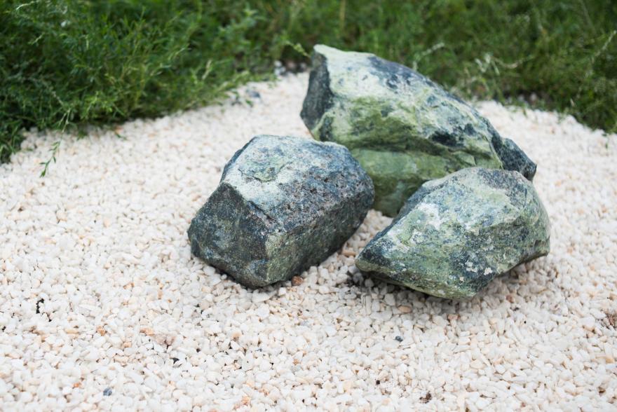 Ландшафтный камень - Змеевик галтованный